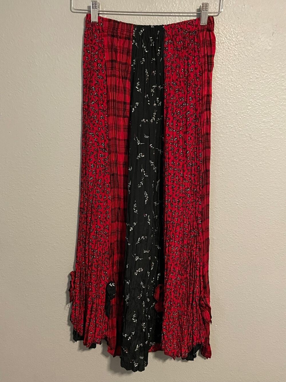 VTG Cactus Flower Skirt Womens One Size Red Black Pleated Patchwork Boho Maxi